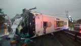 Accidente entre un bus de servicio público y un tracto camión deja 19 personas heridas