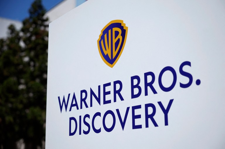 Warner Bros. dividirá negocios de streaming y televisión por cable