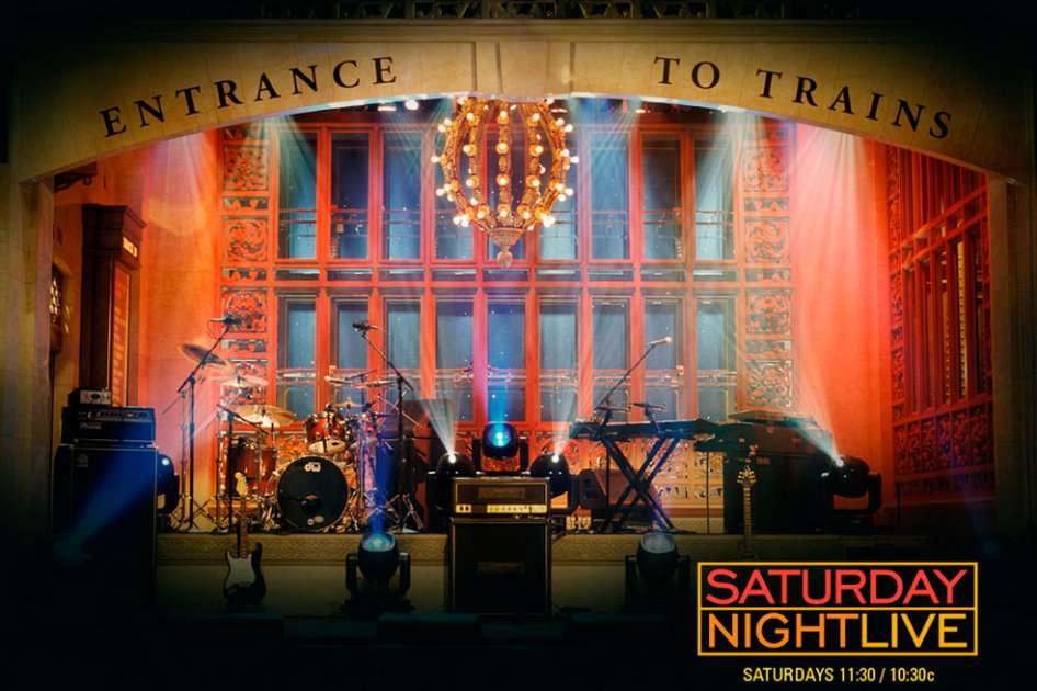 Saturday Night Live se emite desde 1979 en Estados Unidos y se caracteriza por combinar sketches, comedia, variedad, actores, músicos e invitados especiales.