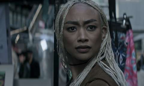 Tati Gabrielle, de la serie You, da detalles de la cuarta temporada