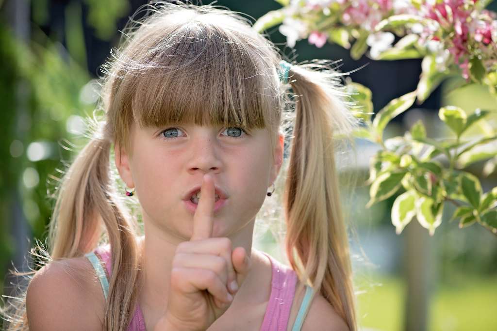 Niña silencio. Silencio Mutismo
