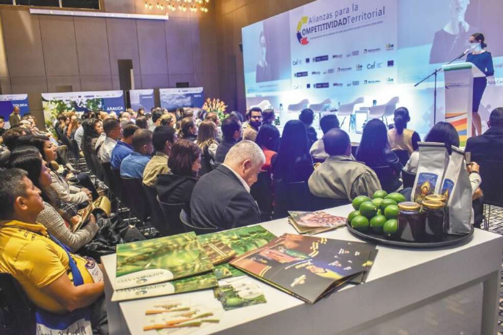 Productores participantes durante el evento de “Alianzas para la competitividad territorial”. / @BrandhonSky & @SomosDobleA
