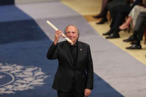Tres poemas para celebrar a Joan Manuel Serrat (Verso a verso)