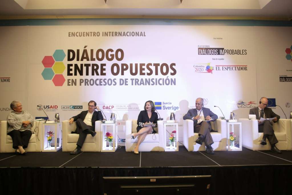 Panel Los diálogos improbables como experiencia en procesos de transición. / Mauricio Alvarado - El Espectador.