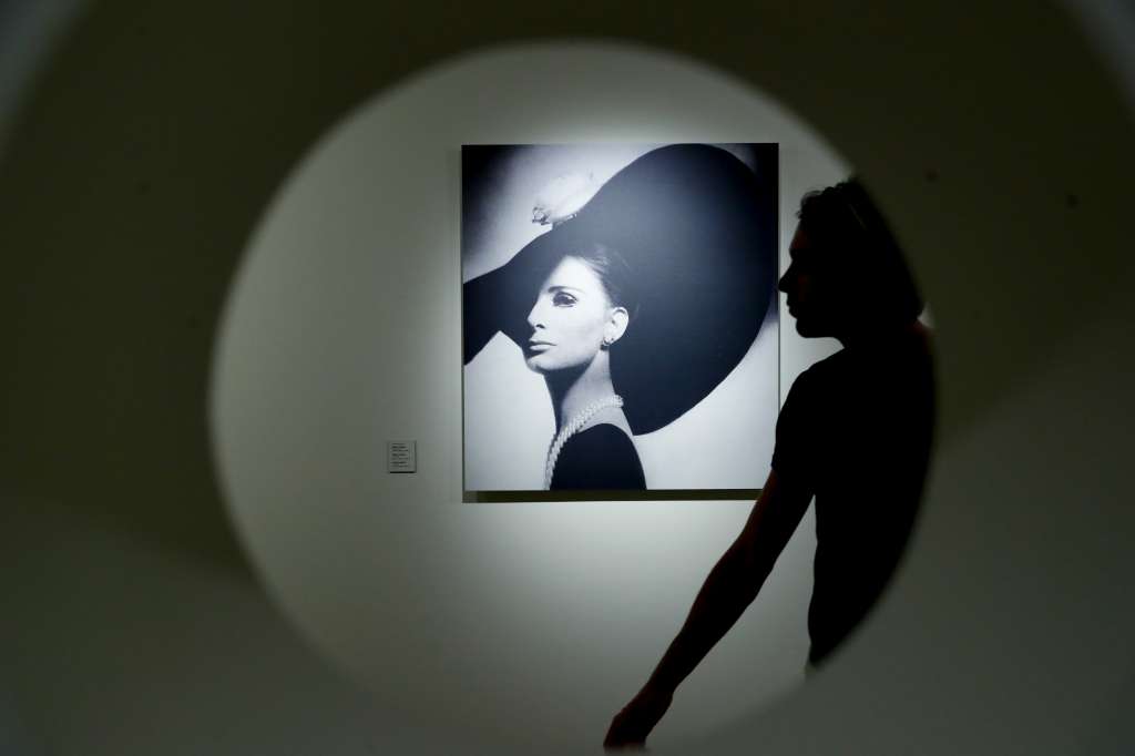 -FOTODELDIA- GETARIA (GIPUZKOA), 10/06/2022.- El Museo Balenciaga reúne por primera vez una selección amplia y representativa, con más de cien fotografías y cinco extractos de películas, el trabajo realizado por el fotógrafo húngaro Tom Kublin para Cristóbal Balenciaga durante más de dos décadas de colaboración. EFE/Juan Herrero.