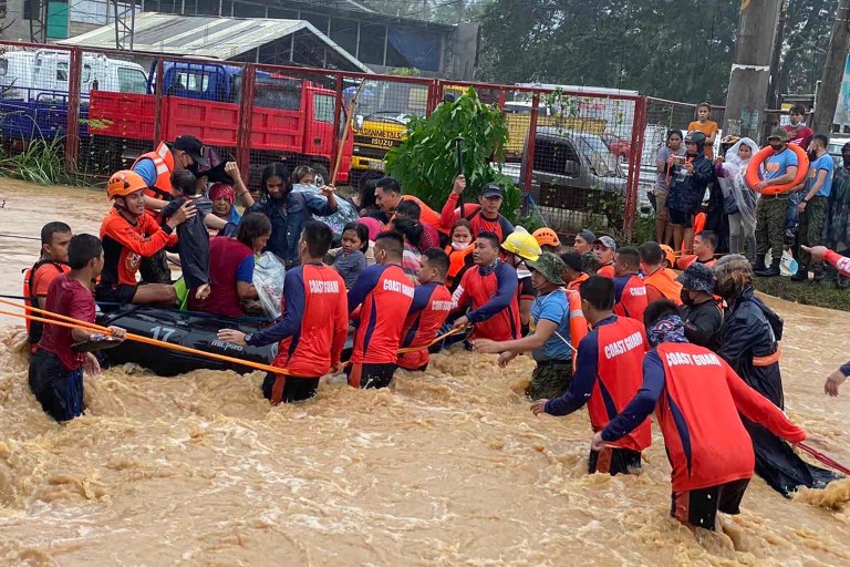 Las impresionantes imágenes del supertifón que dejó más de 30 muertos en Filipinas.