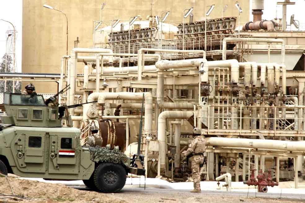 La batalla se concentra en la refinería de Baiji, 200 kilómetros al norte de Bagdad, que surte el mercado local de petróleo. / AFP