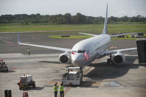 Cerca de 8.600 millones de pasajeros viajarían en avión para 2043