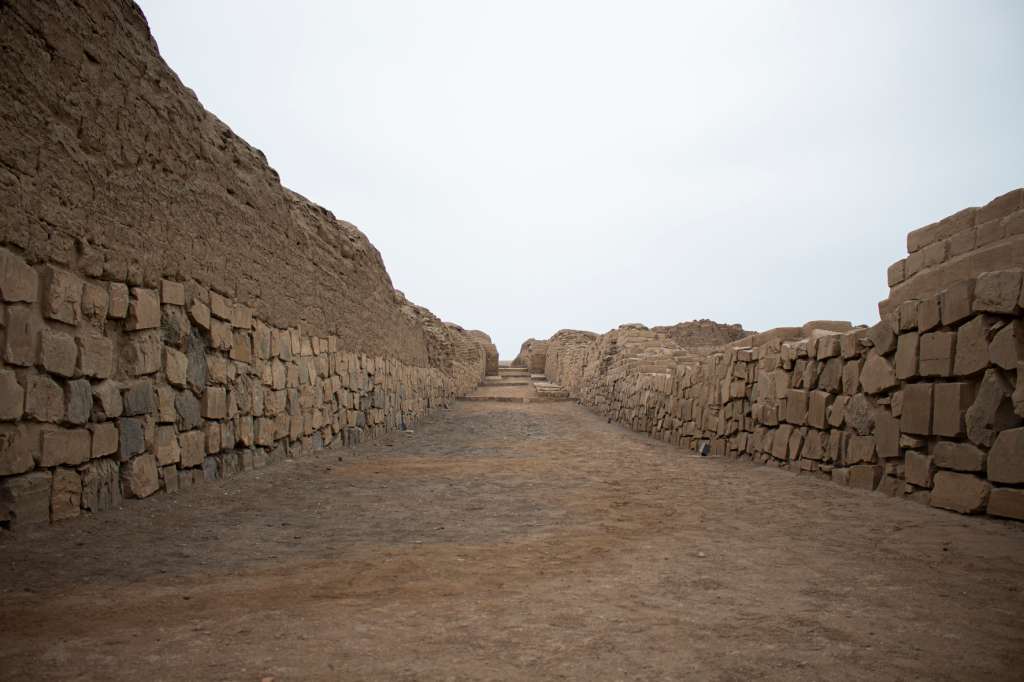 Durante la época Inca (1470-1533) la difusión del culto a Pachacamac fue posible gracias a la ampliación del Qhapaq Ñan o Camino Principal, que integró territorios que hoy perteneces a Argentina, Bolivia, Chile, Colombia, Ecuador y Perú. El camino fue usado como ruta de peregrinaje por devotos de diferente condición social.