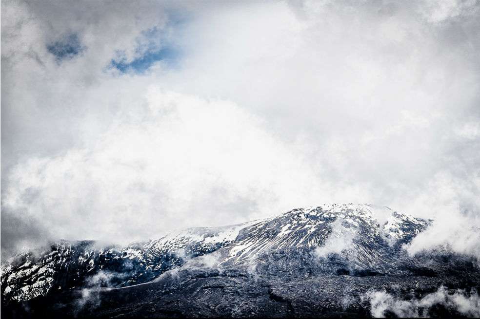 "Lo más lindo del paisaje y de estos viajes es que descubres que no tienes el control sobre las situaciones. Días antes, cuando estaba pasando por la falda del Ruiz, tenía la esperanza de ver la nieve, pero fue imposible. Cuando me regresaba, vi por el retrovisor una de las caras del Ruiz y fue perfecto".
