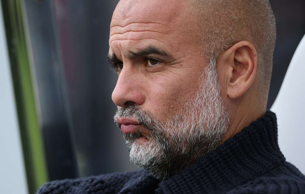 Newcastle (United Kingdom), 28/09/2024.- Manchester City manager Pep Guardiola looks on ahead of the English Premier League soccer match between Newcastle United and Manchester City, in Newcastle, Britain, 28 September 2024. (Reino Unido) EFE/EPA/ADAM VAUGHAN EDITORIAL USE ONLY. No use with unauthorized audio, video, data, fixture lists, club/league logos, 'live' services or NFTs. Online in-match use limited to 120 images, no video emulation. No use in betting, games or single club/league/player publications.