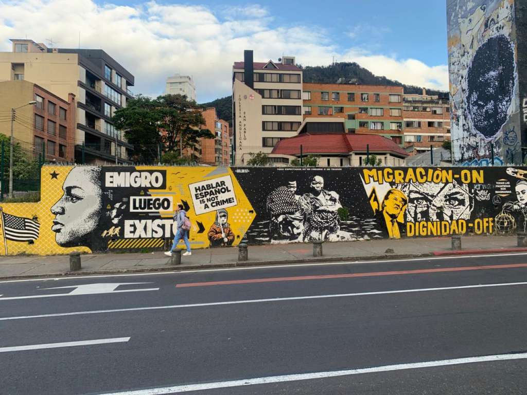 El grafiti, ubicado en la calle 51 con carrera 7, se ha convertido en una denuncia a las políticas antimigratorias de Trump.