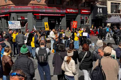 Londres ordena a los artistas callejeros retirarse de Leicester Square