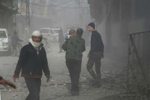 Siete muertos en bombardeos del régimen sirio cerca de Damasco