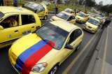 Al menos 2.000 taxistas ya marchan en Bogotá contra Uber