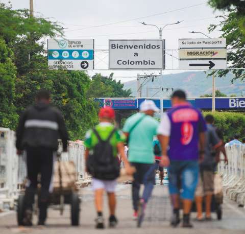 A sumar esfuerzos como país para atender a la población migrante con VIH