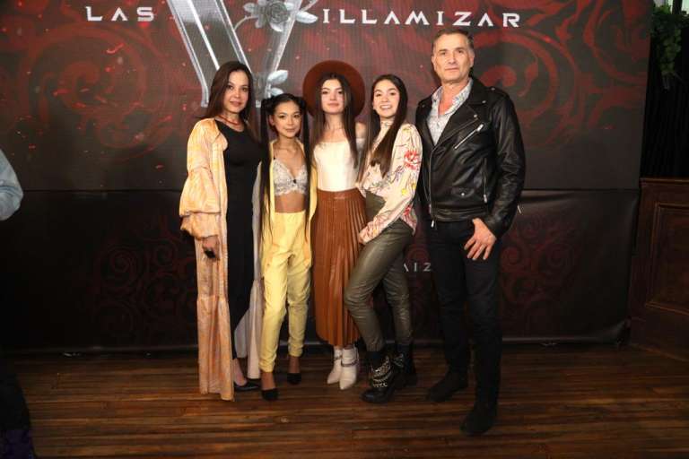 Las Villamizar cuenta la historia de tres hermanas: Carolina, Leonor e Isabela Villamizar quienes hacen parte del Ejército Libertador como espías motivadas por una búsqueda de justicia, que las lleva a perseguir a los responsables de la muerte de su madre.