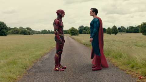 El Superman de Henry Cavill iba a aparecer en “The Flash”. Esto le pagaron