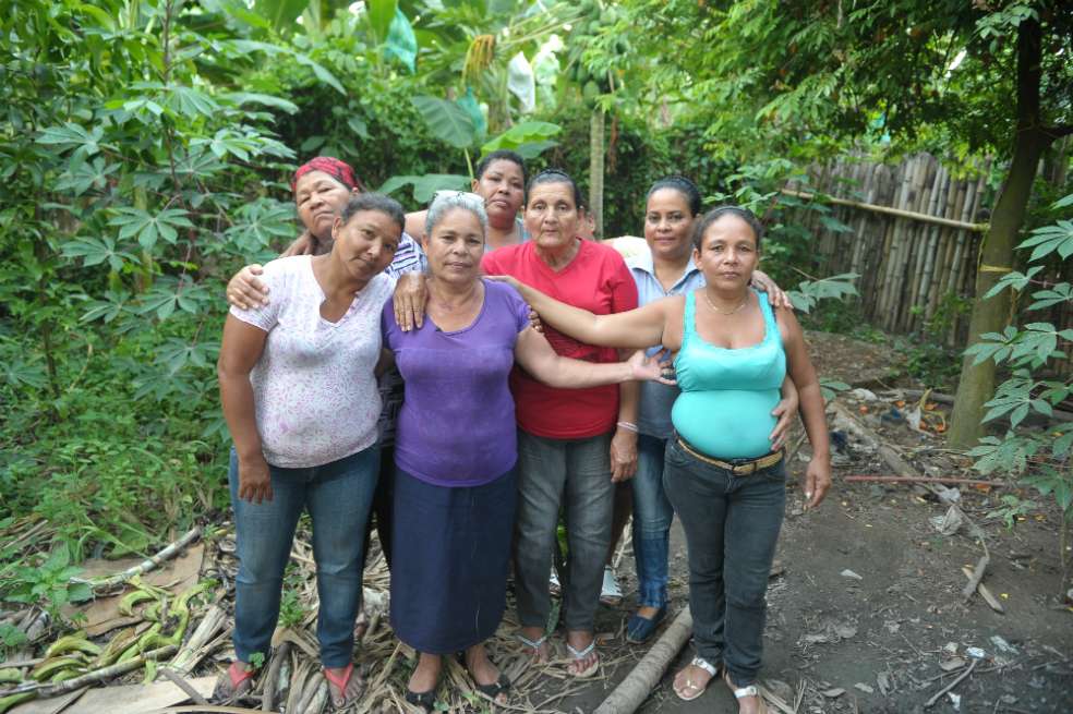 Mujeres campesinas del predio Chimborazo, en Magdalena, víctimas de violencia sexual como forma de despojo paramilitar./ Fotos: Gustavo Torrijos - El Espectador