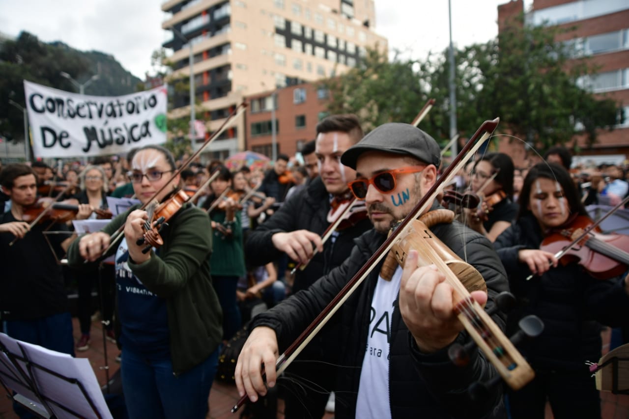 Música, público, arte, ritmo, un importante llamado a escuchar al otro, el jueves pasado en Bogotá. / Óscar Pérez.
