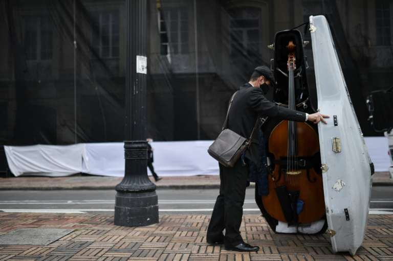 Al cierre de esta semana, la Orquesta Filarmónica de Bogotá, bajo el manto de la no violencia y el respaldo a las manifestaciones pacíficas, se presentó en Park Way y en la Plaza de Bolívar.