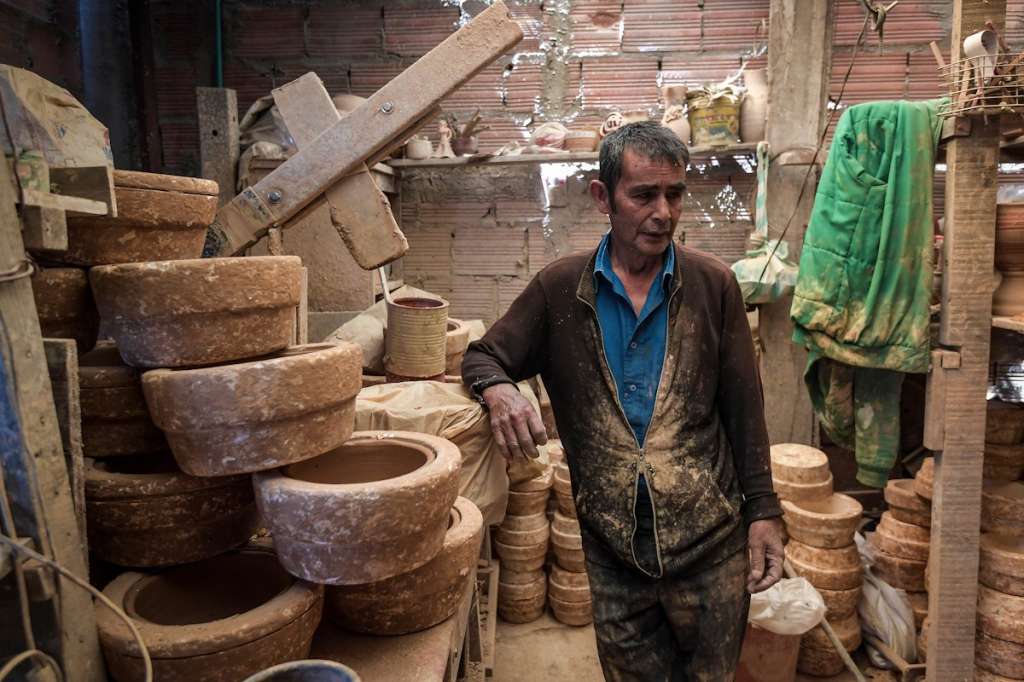 Para atender a esta población, la Alcaldía llegó hasta la zona con el fin de repartir mercados, sin embargo, la situación se complicó después de que estos se acabarán y las personas que no habían recibido las ayudas, causando un enfrentamiento con los uniformados. Aunque todavía no se conocen los hechos con claridad, debido a la versión de la policía y la de los habitantes del lugar, se conoció que fueron cuatro heridos el saldo que dejó el enfrentamiento.