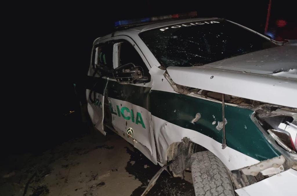 Información preliminar revela que el ataque dejó al menos cuatro policías heridos