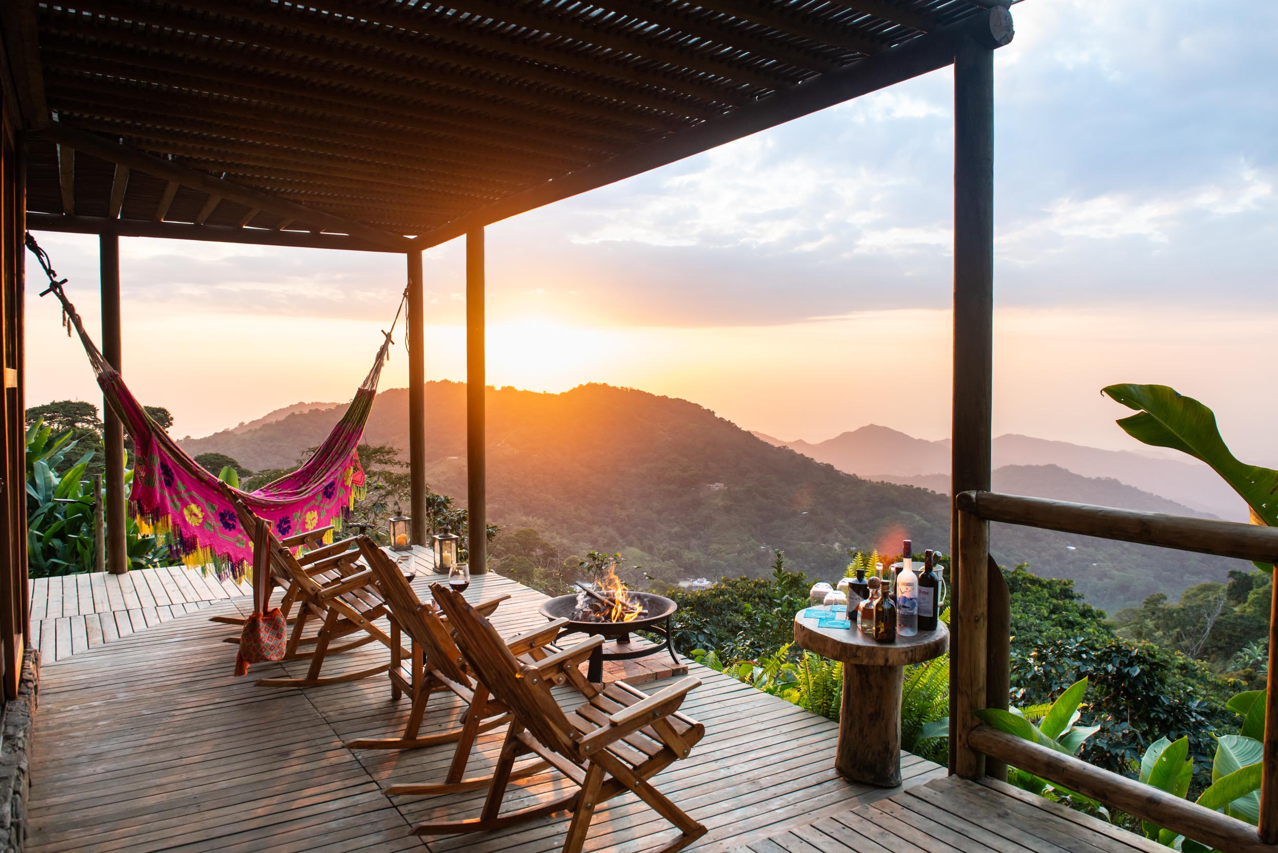 Casa Oropéndola es una cabaña de bosque ubicada en el corazón de la Sierra Nevada de Santa Marta.