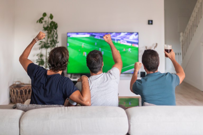 ¿Por qué sufrimos tanto por un partido de fútbol? Los psicólogos lo explican