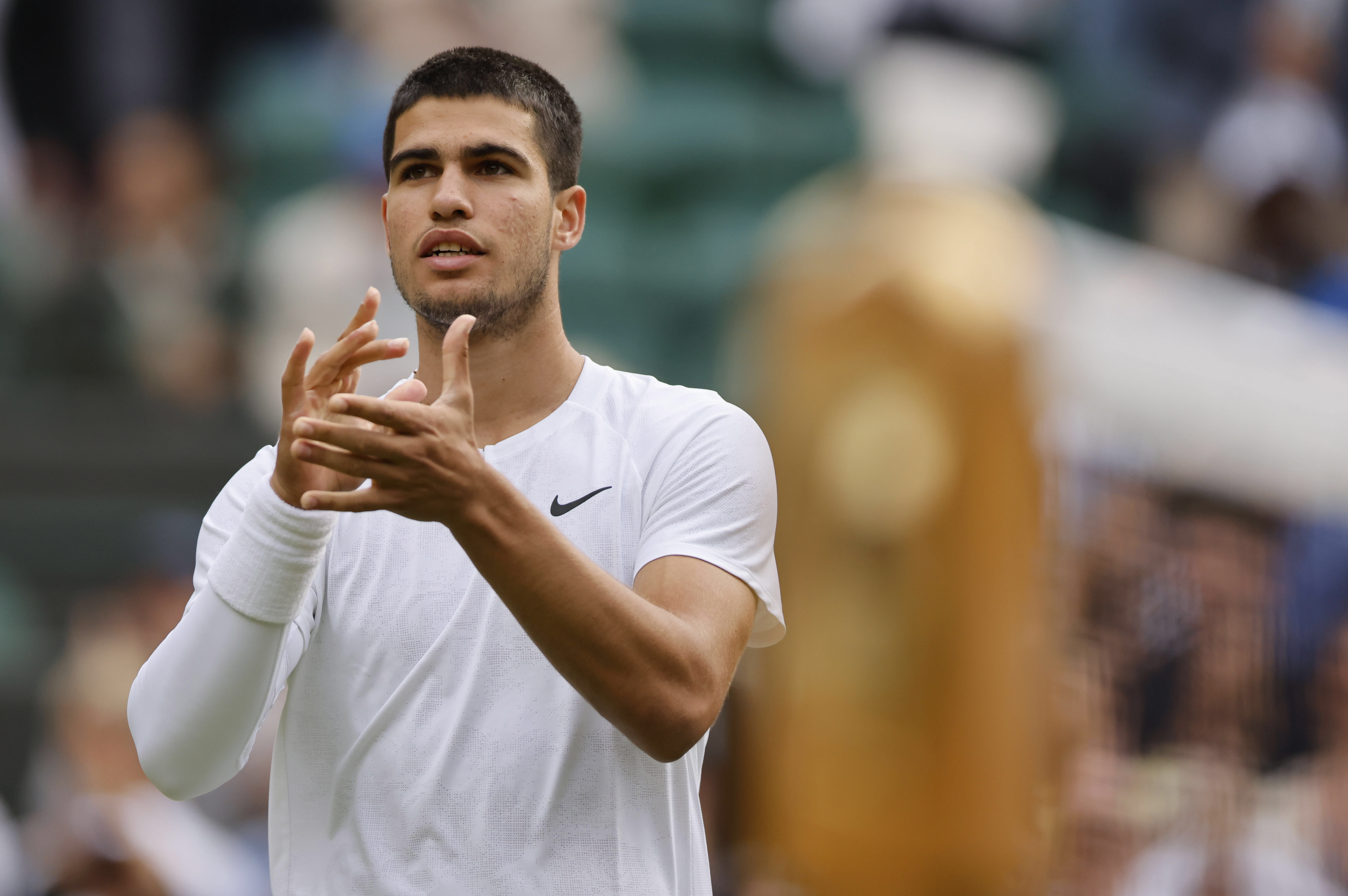 Wimbledon (United Kingdom), 01/07/2022.- Carlos Alcaraz of Spain celebrates after winning the men's third round match against Oscar Otte of Germany at the Wimbledon Championships, in Wimbledon, Britain, 01 July 2022. (Tenis, Alemania, España, Reino Unido) EFE/EPA/TOLGA AKMEN EDITORIAL USE ONLY