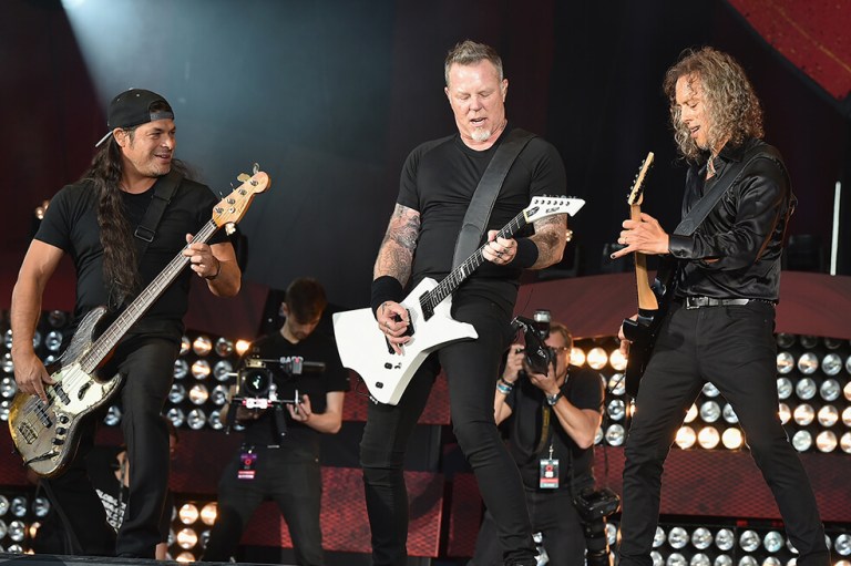 James Hetfield seguirá en rehabilitación, Metallica cancela más conciertos