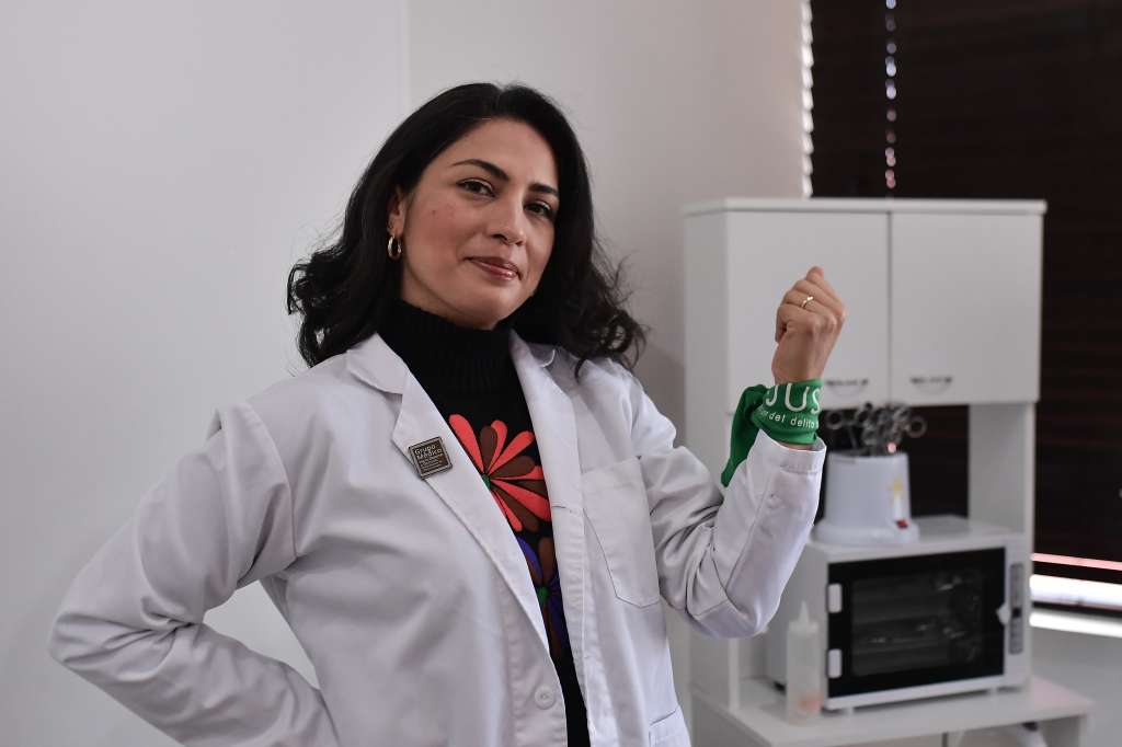 Laura Gil es médica ginecóloga, egresada de la Universidad Nacional de Colombia.