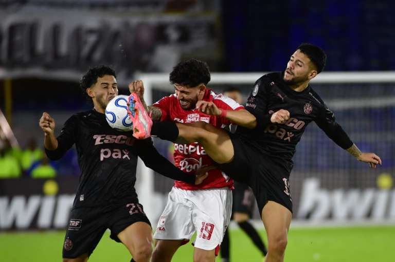 Santa Fe le ganó 2-1 a Platense y sigue con chances de clasificar en la Copa Libertadores.