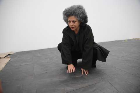 Doris Salcedo: lo que nos enseña el arte es a no caer del todo en la barbarie