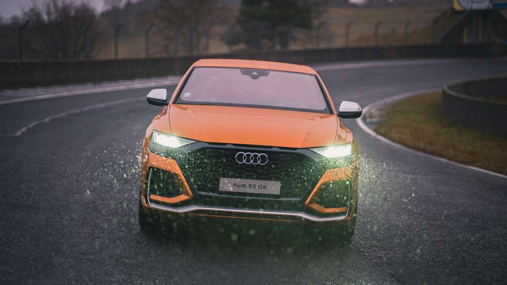 ¿Cómo usar correctamente los tipos de luces del carro según el clima o la hora?