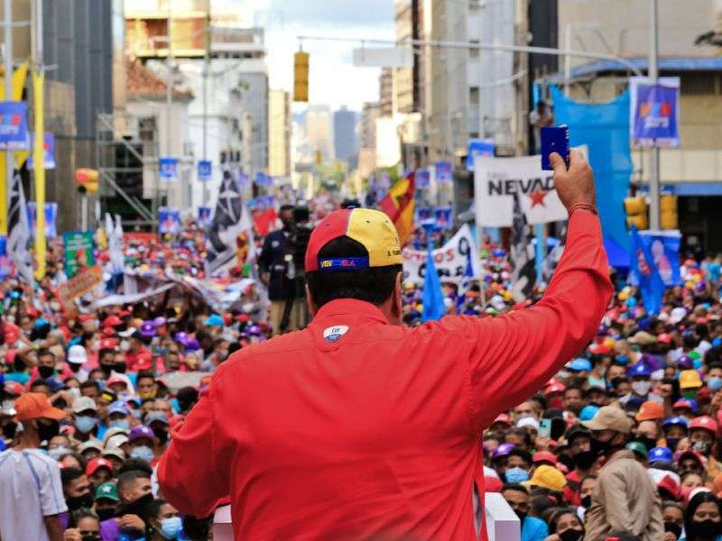 El presidente de Nicolás Maduro frente a cientos de simpatizantes.