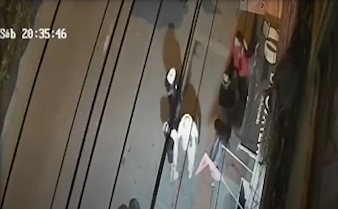 Tomas de cámaras de seguridad que captó el momento del crimen.