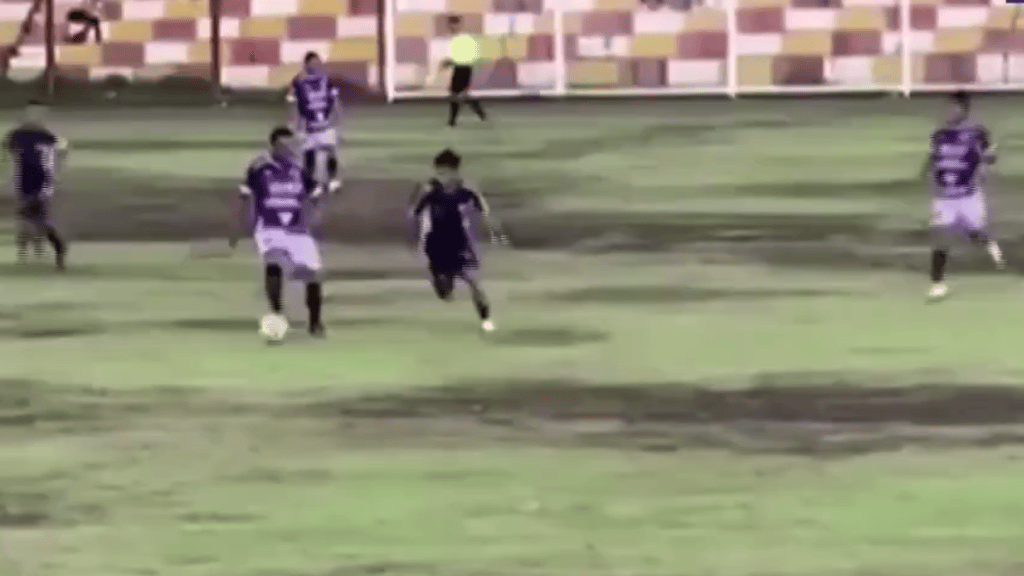 Jugador falleció tras ser alcanzado por un rayo en Perú.