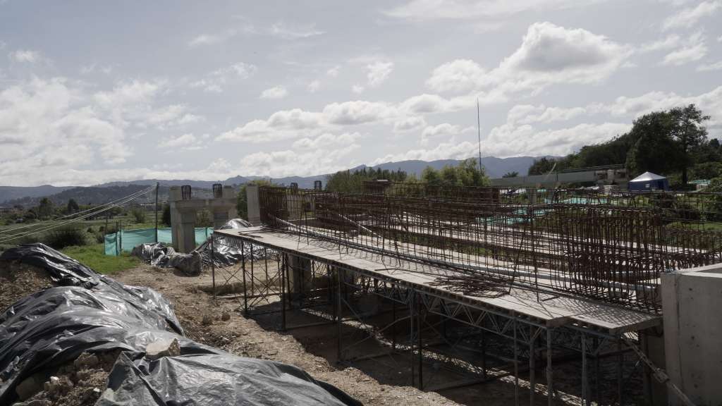 El proyecto “Conexión corredor ambiental Humedal Juan Amarillo” es un paso peatonal elevado de 1,2 km, que atraviesa el humedal.