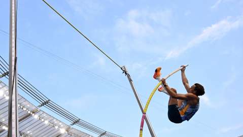 Duplantis rompió su propio récord del mundo de salto con garrocha: video