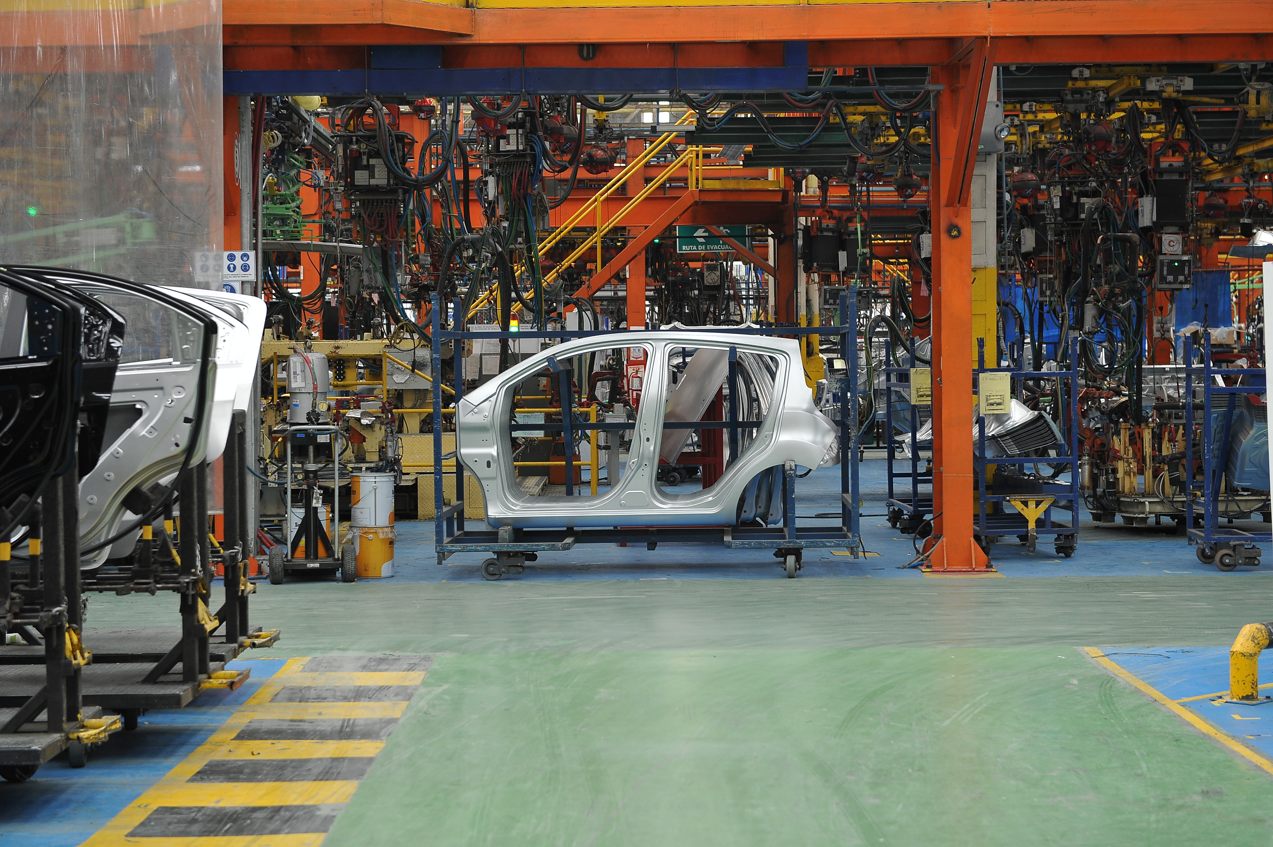 Aspectos generales de la planta de ensamblado y fabricación de general motors Colmotores, ubicada al sur de Bogotá.