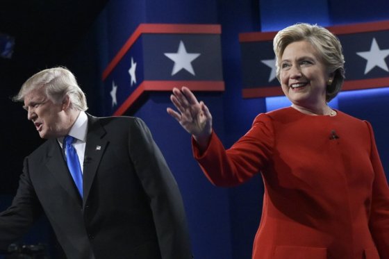 Donald Trump y Hillary Clinton durante el debate en la Universidad de Hofstra, en el estado de Nueva York.