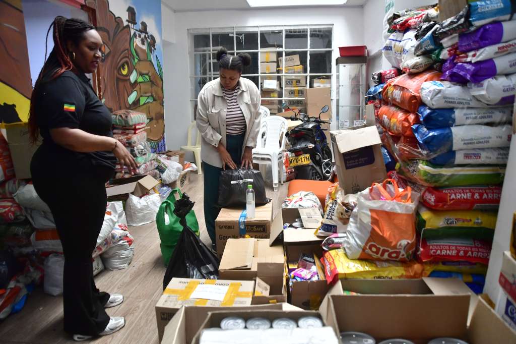 Jóvenes, estudiantes, trabajadores y organizaciones se sumaron como voluntarios a la recepción de ayudas humanitarias en El Campín.