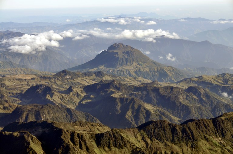 ¿Por qué se cambió la manera en que se evalúa la actividad de los volcanes en Colombia?