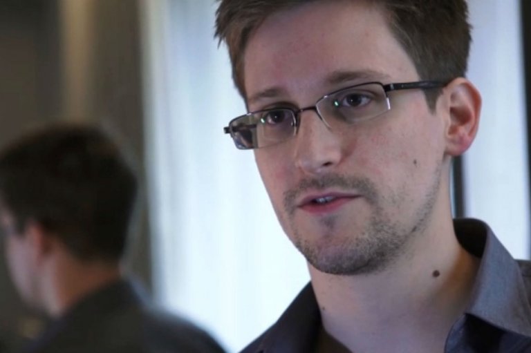Snowden cuenta su vida en «La hora del pulpo»