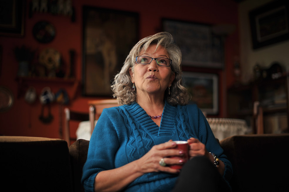 María Eugenia Guzmán de Antequera conserva las pertenencias de su esposo en la sala de su casa, dice que es su rincón de la memoria. /Andrés Torres