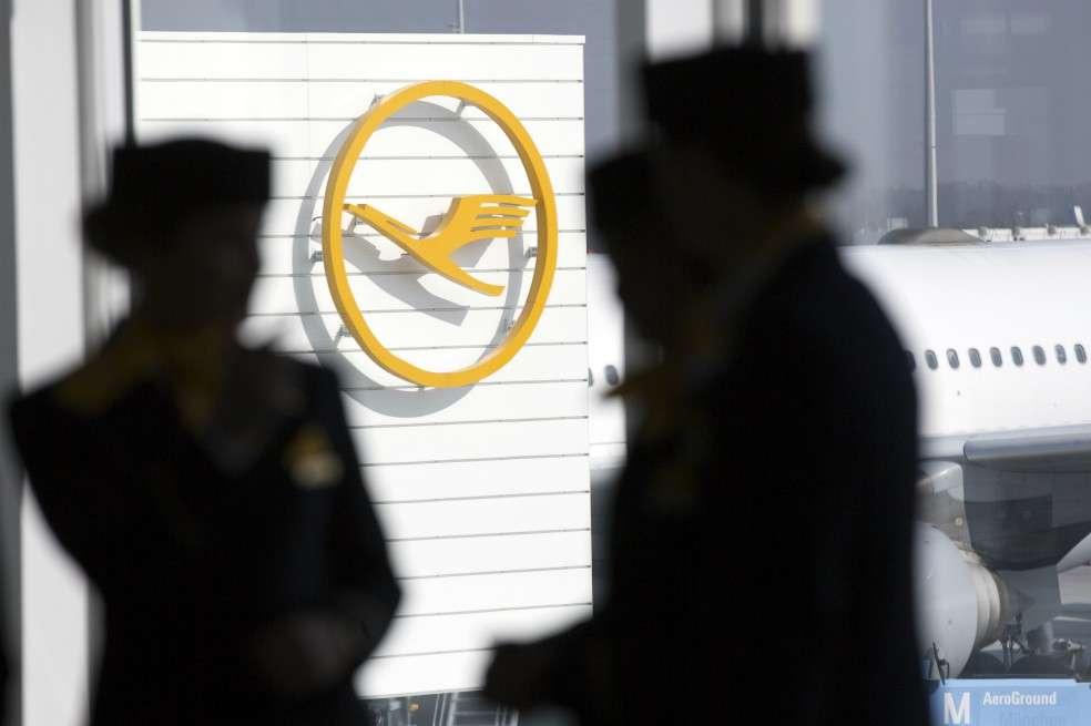 Lufthansa anunció que suspendía todos sus vuelos a Rusia y que no cruzaría el espacio aéreo de este país durante siete días.