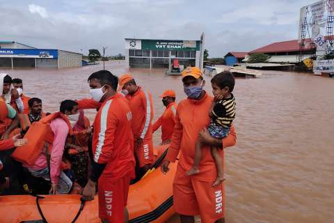 Se eleva a 251 el número de muertos por las fuertes lluvias en India
