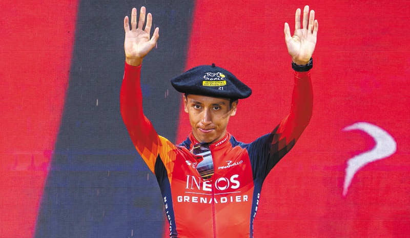 Luego de recuperarse de un accidente que por poco le quita la vida, el colombiano Egan Bernal volverá a la carrera que conquistó en 2019. / EFE