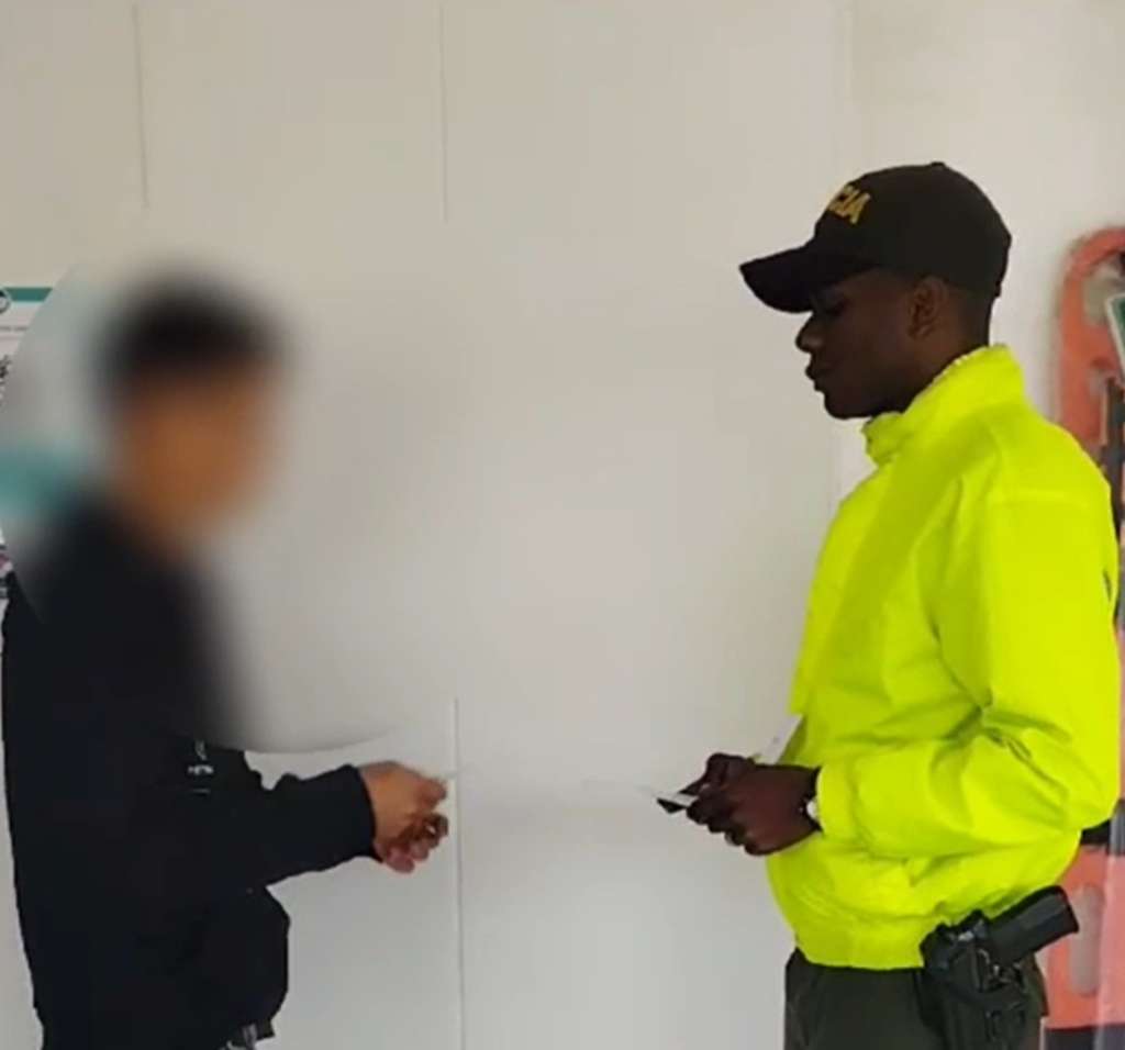 El sujeto está sindicado de apuñalar a su padrastro al interior de un vehículo.